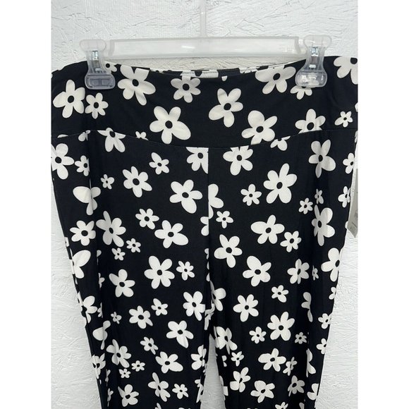 New No Boundaries Floral Knit Flare Pants XL Juniors Women Black‎ White - Picture 2 of 7